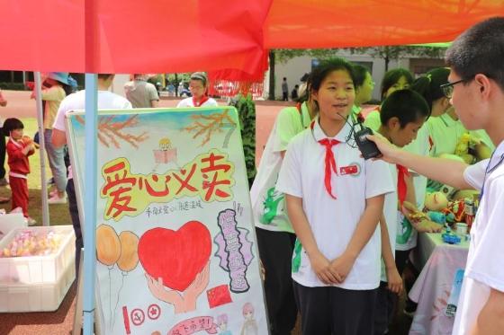 大家看看我同事长得怎么样，满分10分打几分？游戏画面